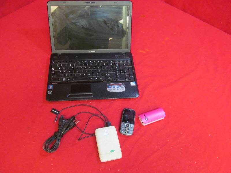 lot 142 image: Toshiba laptop, portable power chargers