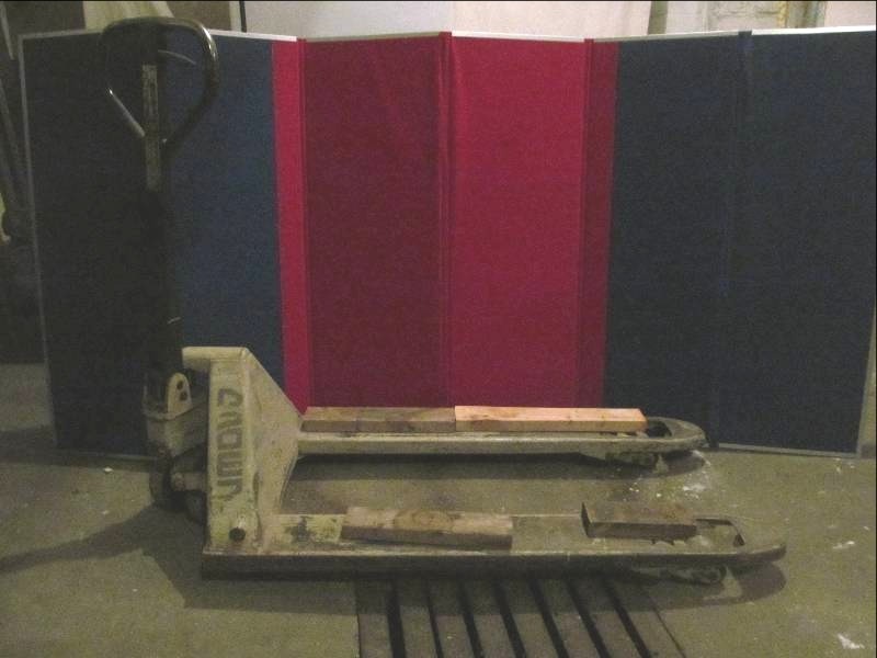 lot 149 image: Crown pallet jack