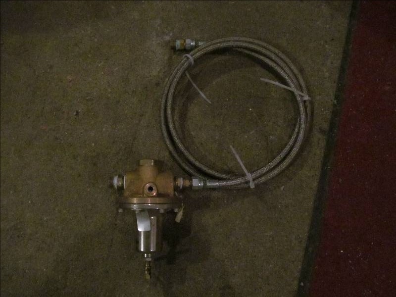 lot 152 image: oxygen regulator