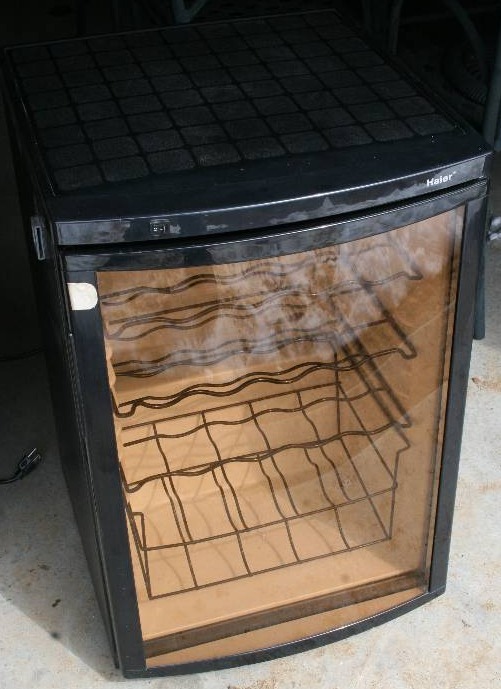lot 10 image: Wine Fridge