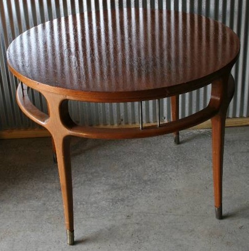 lot 59 image: Small Table