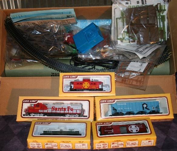 lot 77 image: Train Set