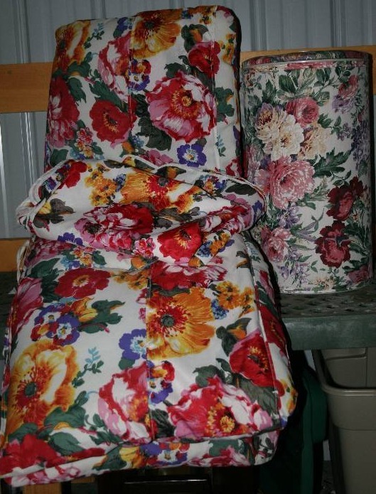 lot 78 image: Cushion and Laundry Hamper