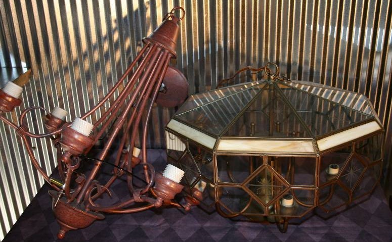 lot 84 image: Light Fixtures