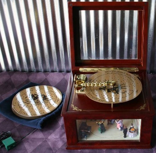 lot 91 image: Animated Music Box