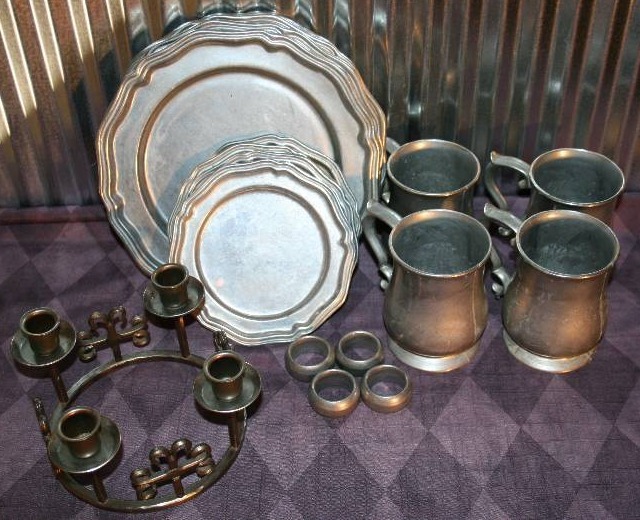 lot 108 image: Pewter Dishes