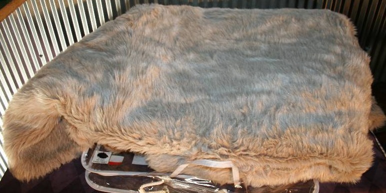 lot 111 image: Furry Fabric