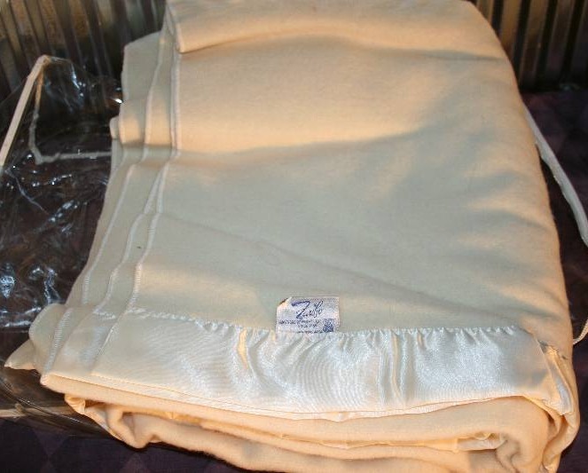 lot 112 image: Faribo Wool Blanket