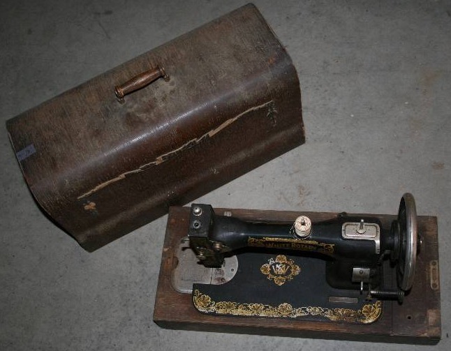 lot 121 image: Vintage Sewing Machine