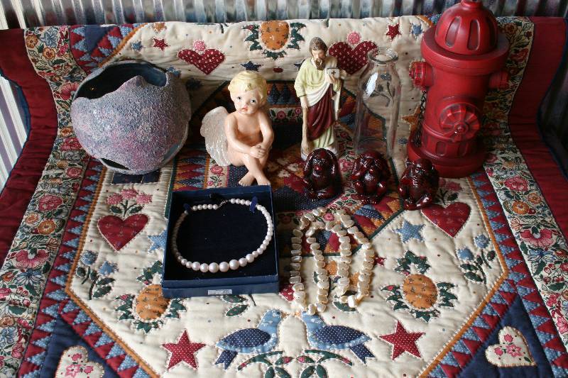 lot 131 image: Knickknacks, Tchotchkes, Baubles, and Trinkets