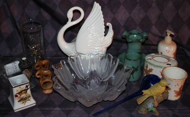 lot 133 image: Misc Housewares and Dcor