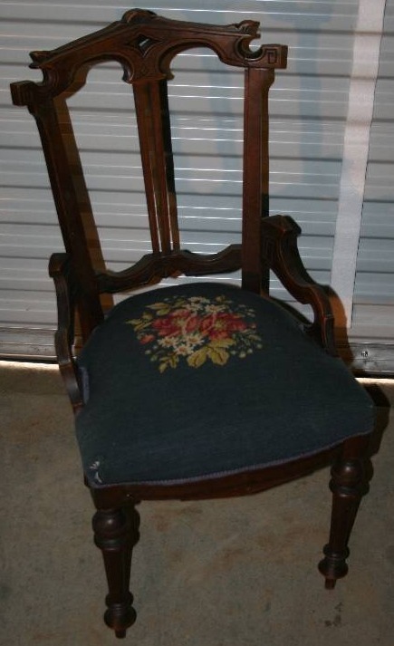 lot 139 image: Antique Chair