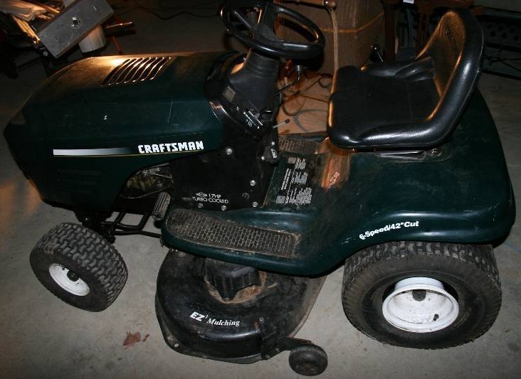 lot 140 image: Riding Lawnmower