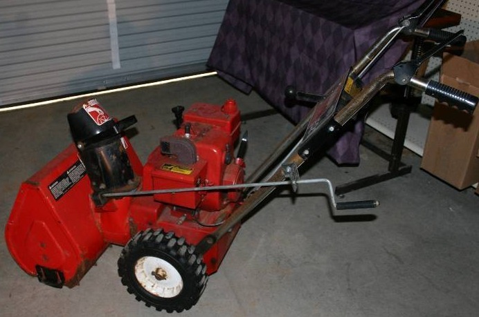 lot 141 image: Toro Snow Blower
