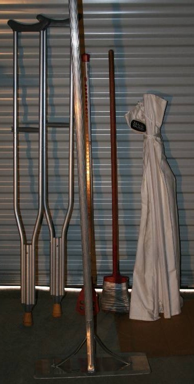 lot 143 image: Roof Rake and More