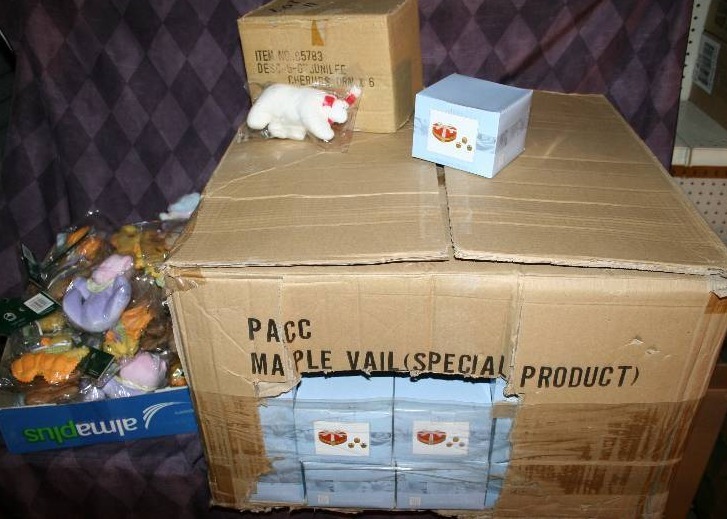 lot 163 image: Home Dcor, Knickknacks, and More