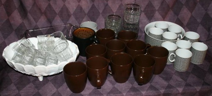 lot 165 image: Assorted Dishware