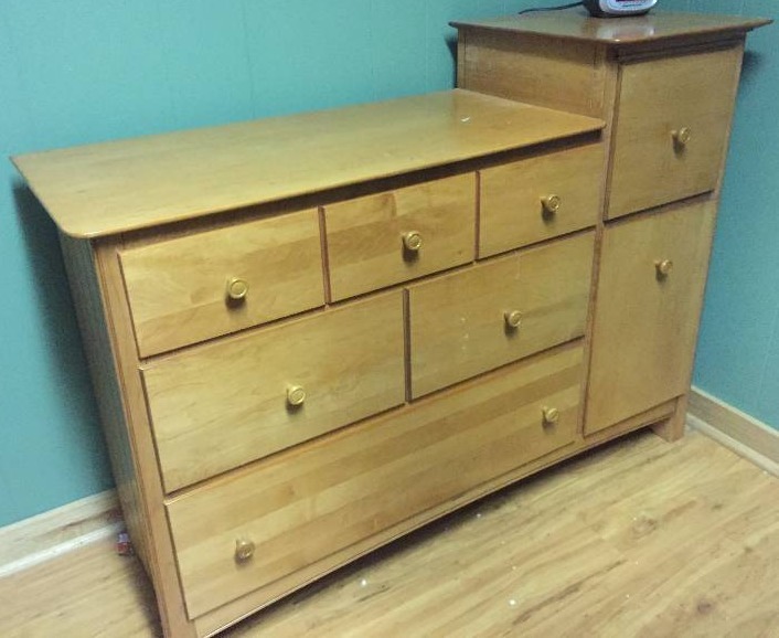 lot 7 image: Wooden Dresser