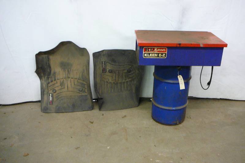 R&D Kamas klean EZ  model E1000 parts washer and floor mats weather tech front Chevy