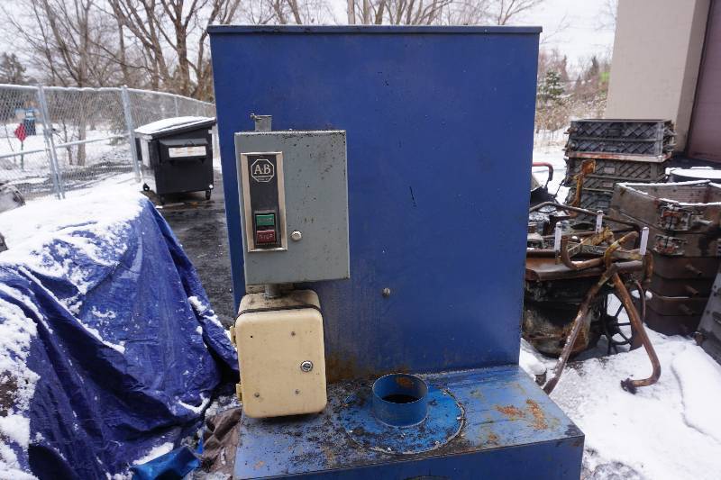 lot 4 image: Donaldson Torit Model VS 1200 CommercialIndustrial Vibra Shake Dust Collection System