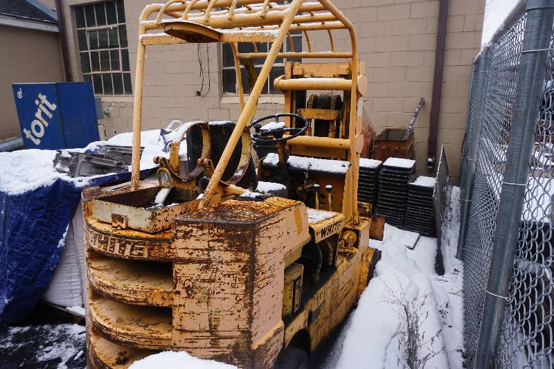 lot 5 image: White Model MA 60 Forklift