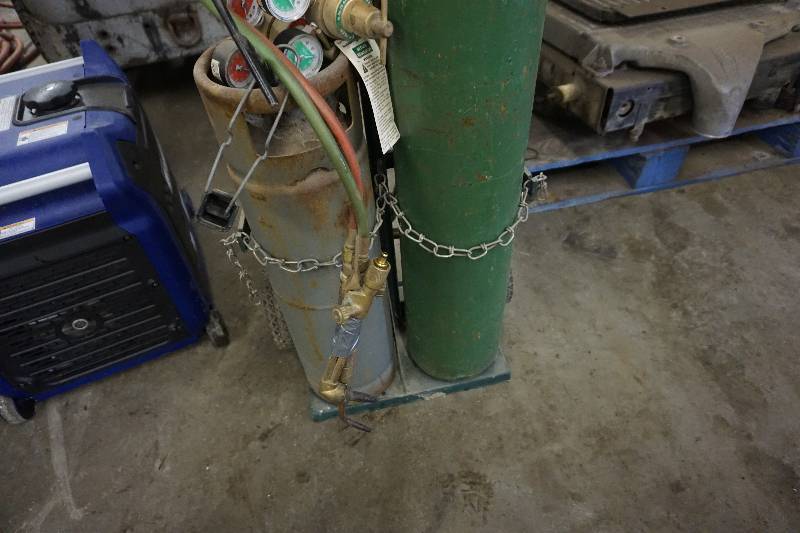 lot 10 image: Acetylene CuttingWelding Torch Set