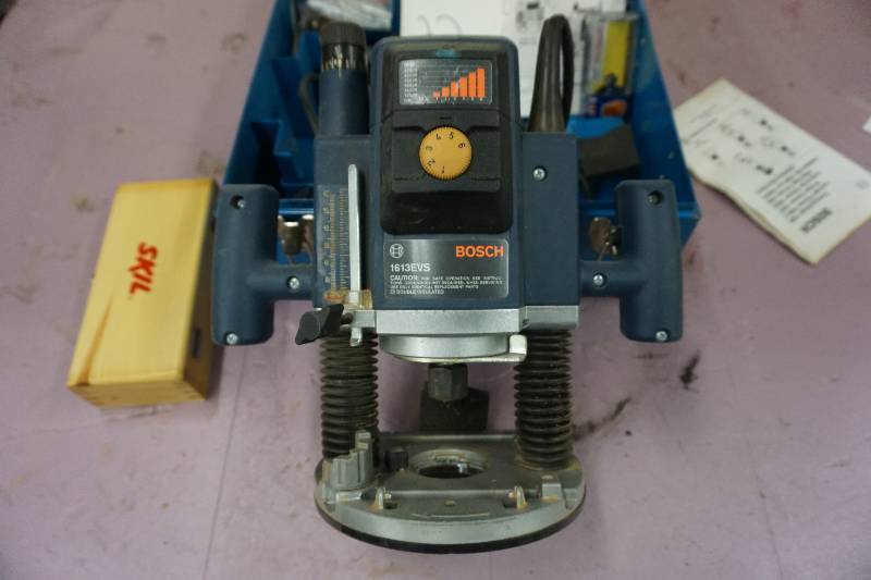 lot 25 image: Bosch Model 16BEVS Plunge Router With Case