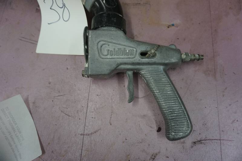 lot 38 image: Goldblatt Pattern Pistol Wall Board Pneumatic Texture Gun