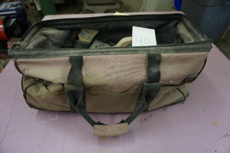 lot 40 image: Lot of Assorted Concrete Trowels With Bag