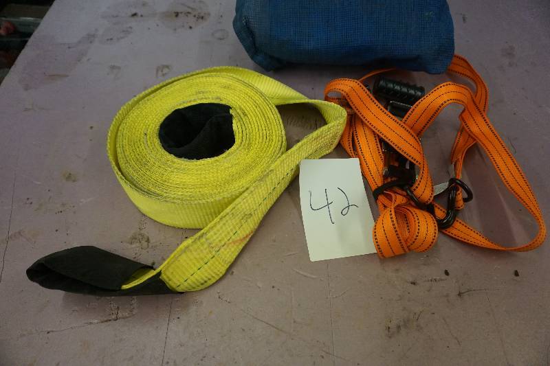 lot 42 image: Heavy Duty Tow Strap With Ratchet Strap and Carry Bag
