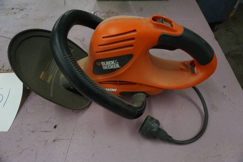 lot 51 image: Black & Decker Hedge Hog 24 Electric Hedge Trimmer