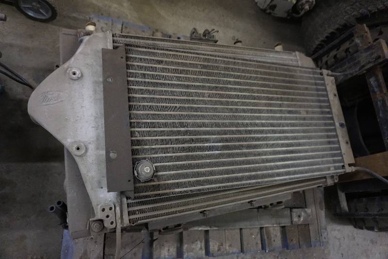 lot 57 image: 1999 Sterling Ford L7500 Radiator and Intercooler