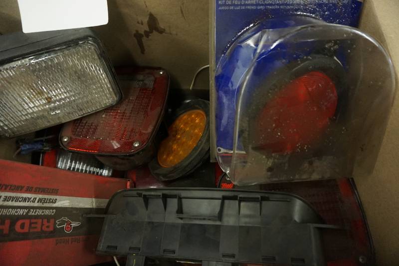 lot 63 image: Lot of Assorted Truck and Trailer Lights