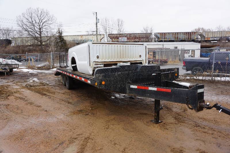 lot 1 image: 2007 Felling 25 Tandem Axle Deck Over Equipment Trailer