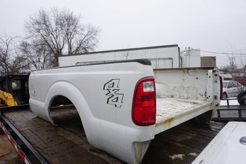 lot 2 image: 20014 Ford F-250 Super Duty  8 Truck BoxBed