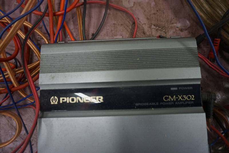 lot 76 image: Pioneer Model GMX302 Bridgeable Power Amp