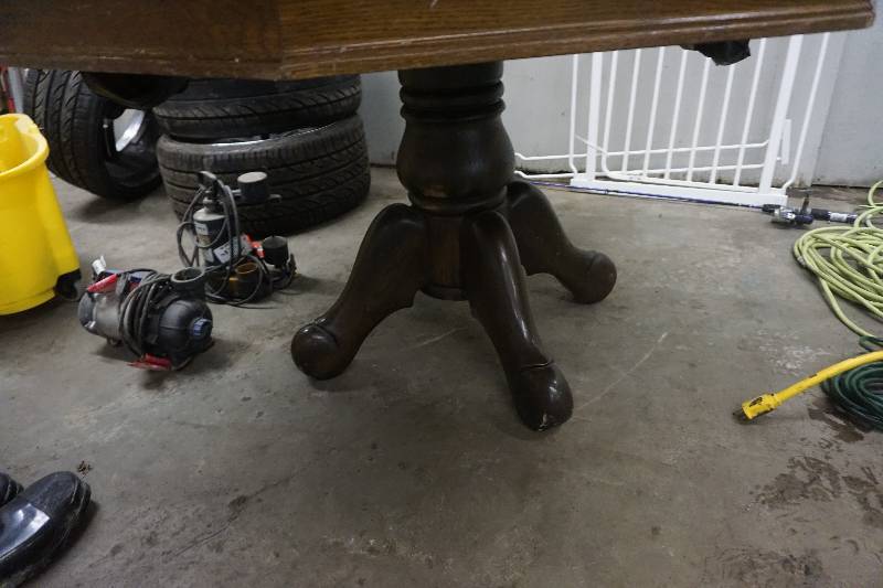 lot 83 image: Solid Wood Antique Gaming Bumper PoolPoker Table With Beautiful Base