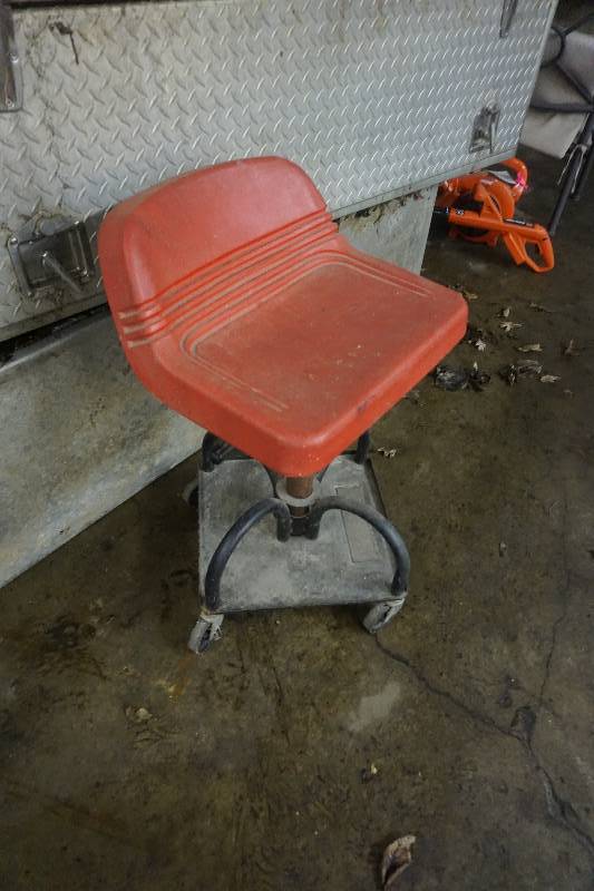 lot 97 image: Auto Mechanics Adjustable StoolCreeper