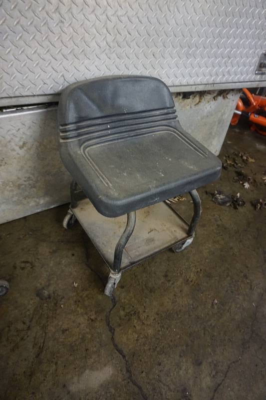 lot 98 image: Mechanics Fixed Height StoolCreeper