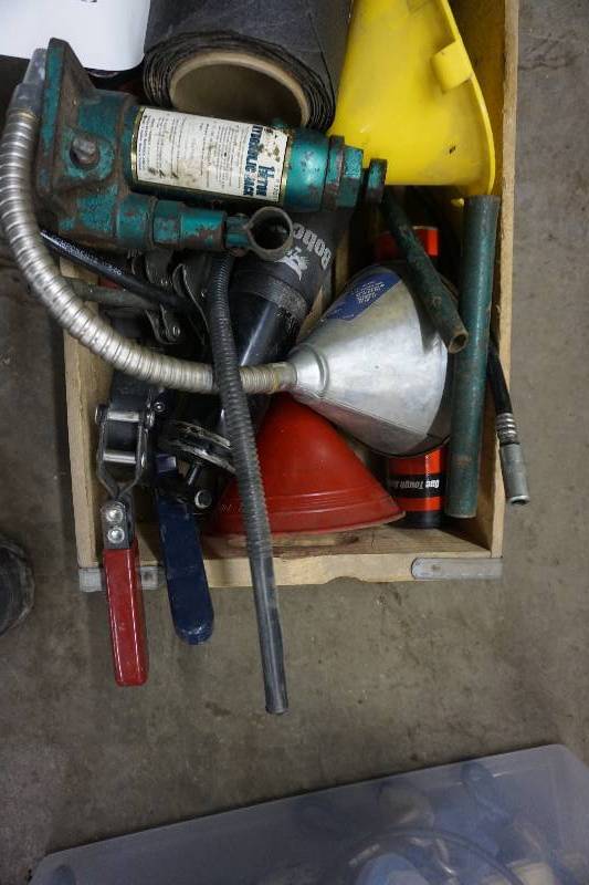 lot 101 image: Lot of Assorted Shop Tools