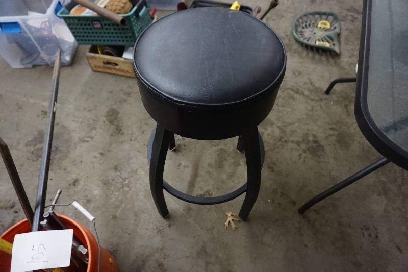 lot 119 image: Leather Top Bar Stool