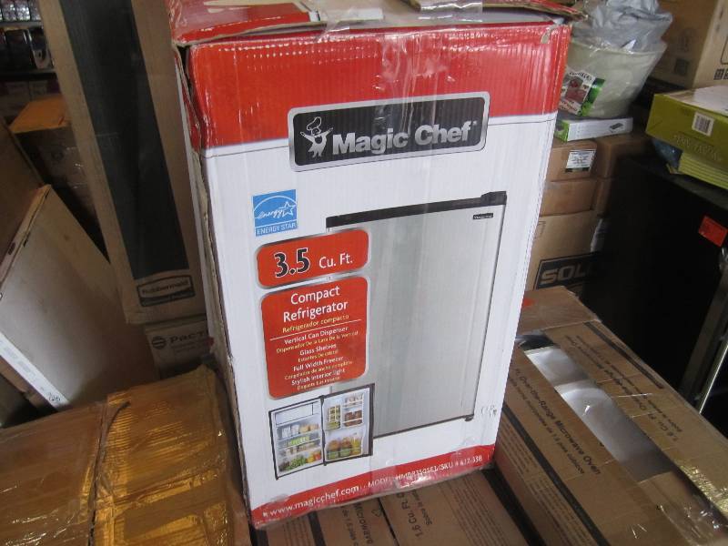 lot 367 image: Magic Chef 3.5 Cu Ft Mini Refridger...