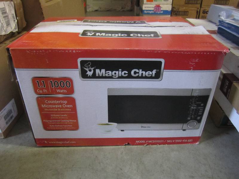 lot 370 image: Magic Chef 1.1 Cu Ft 1000 Watt Coun...