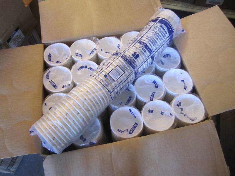 lot 371 image: Case of 1000 Solo 12 oz Paper Food ...