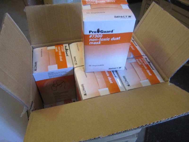 lot 377 image: Case of 600 Disposable Non-Toxic Du...