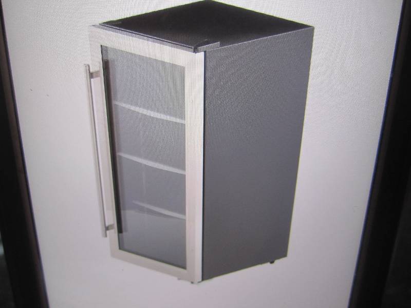 lot 379 image: Magic Chef 17 Wide 90 Can Beverage...