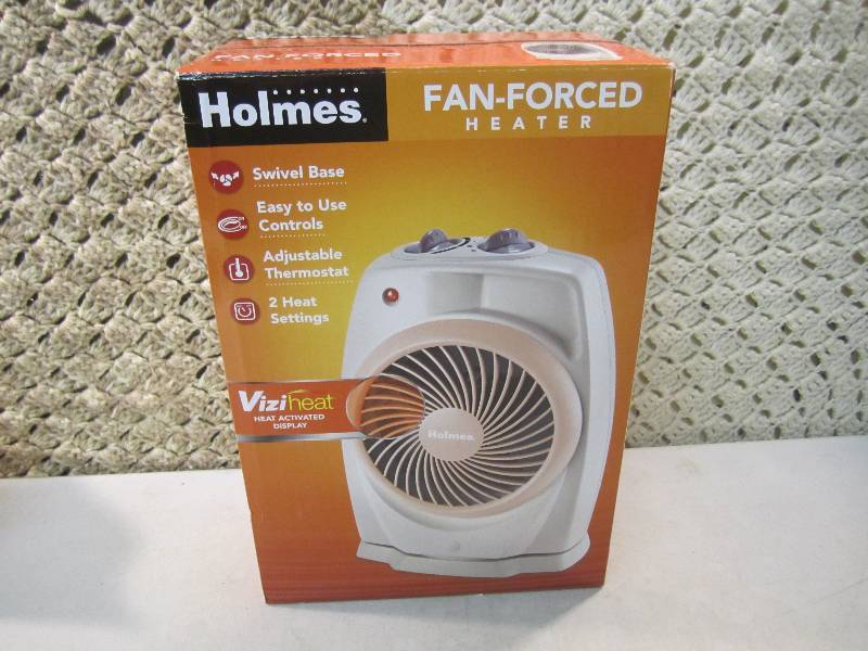 lot 18 image: Holmes 1500 Watt Pivoting Heater wi...