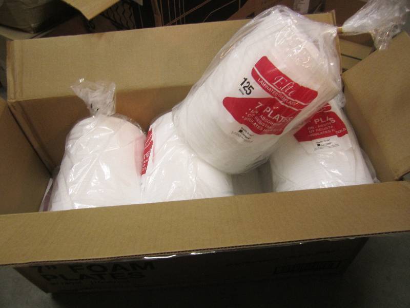 lot 30 image: Case of 1000 Laminated 7 Foam Plat...