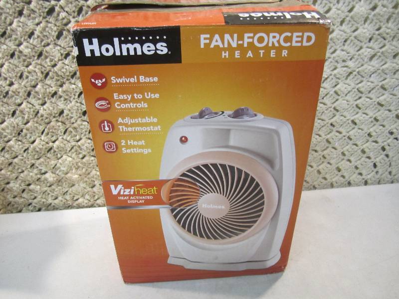 lot 46 image: Holmes 1500 Watt Pivoting Heater wi...