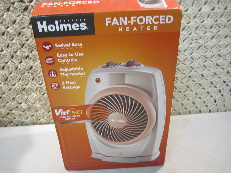 lot 47 image: Holmes 1500 Watt Pivoting Heater wi...